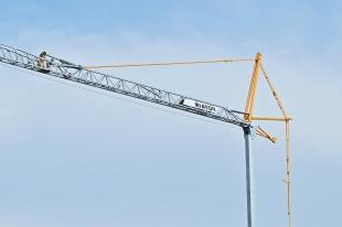 Potain-launches-first-crane-in-the-new-Evy-self-erecting-range-04.jpg